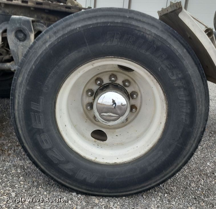 image for item MI9855 1994 Freightliner FLD  semi truck