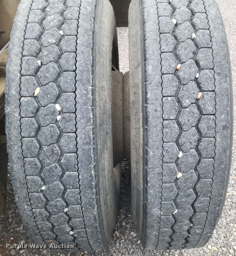 image for item MI9855 1994 Freightliner FLD  semi truck