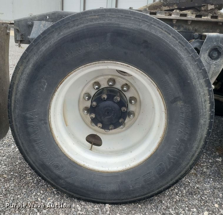 image for item MI9855 1994 Freightliner FLD  semi truck