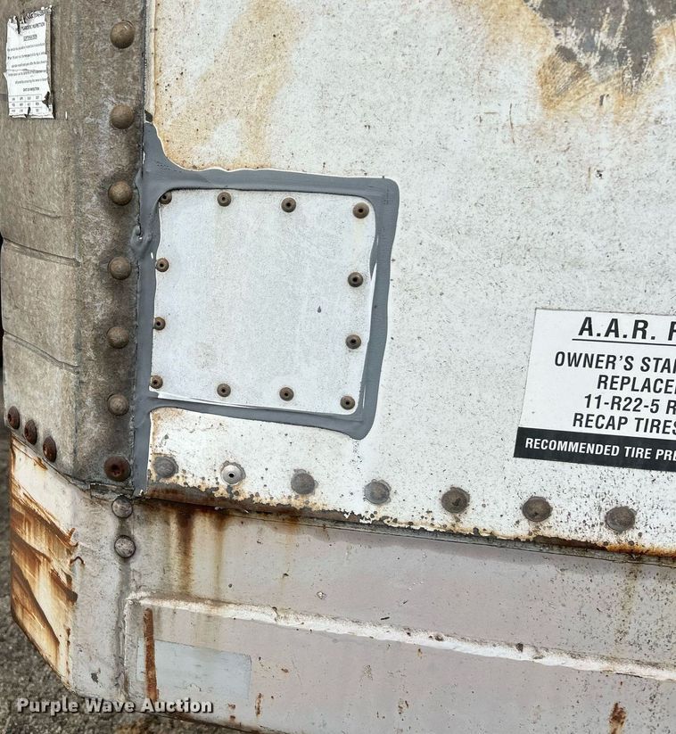 image for item NE9600 1994 Hyundai HDM-48WH-V3261  dry van trailer