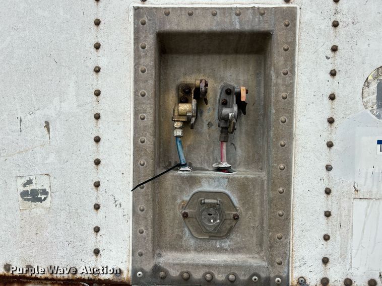 image for item NE9600 1994 Hyundai HDM-48WH-V3261  dry van trailer