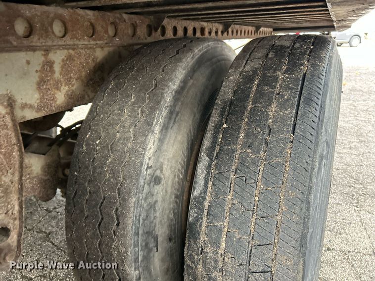 image for item NE9600 1994 Hyundai HDM-48WH-V3261  dry van trailer