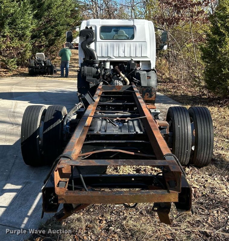 image for item NE9640 2007 Ford LCF  truck cab and chassis