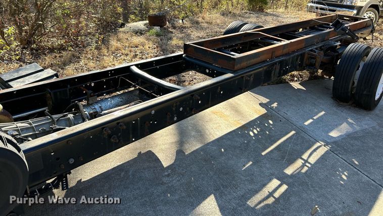 image for item NE9640 2007 Ford LCF  truck cab and chassis