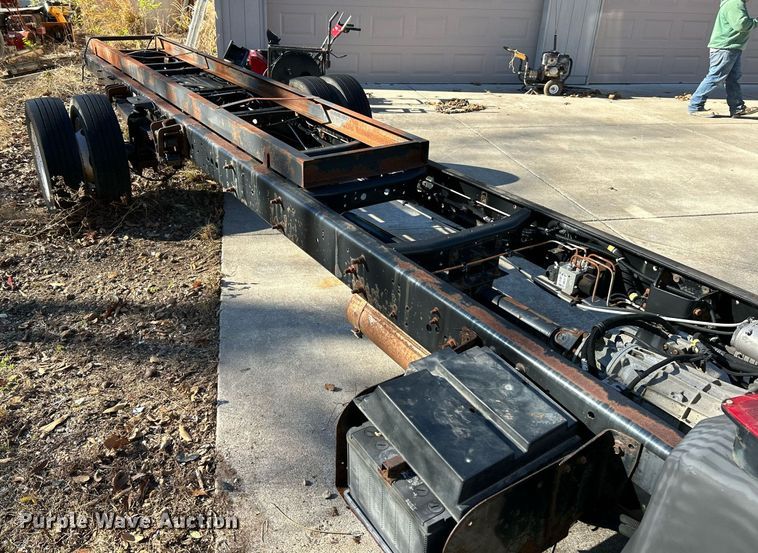 image for item NE9640 2007 Ford LCF  truck cab and chassis