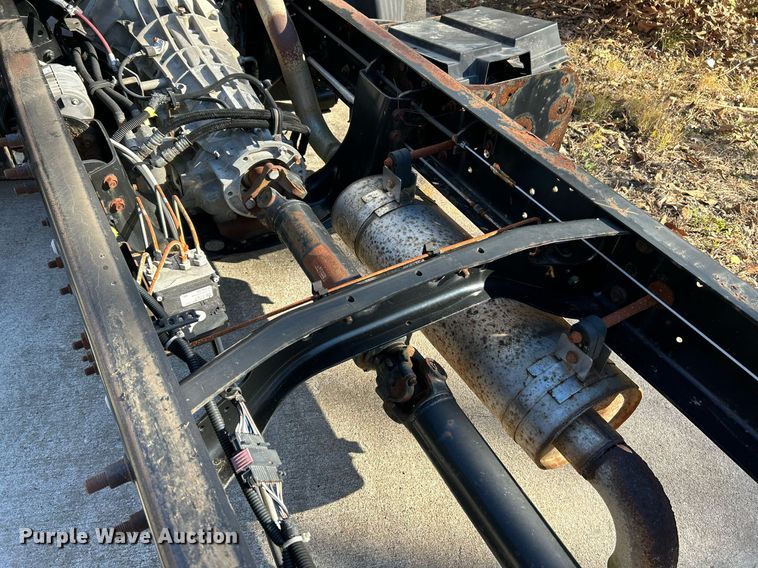 image for item NE9640 2007 Ford LCF  truck cab and chassis