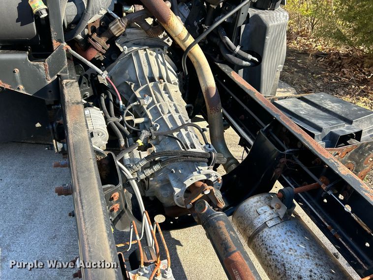 image for item NE9640 2007 Ford LCF  truck cab and chassis