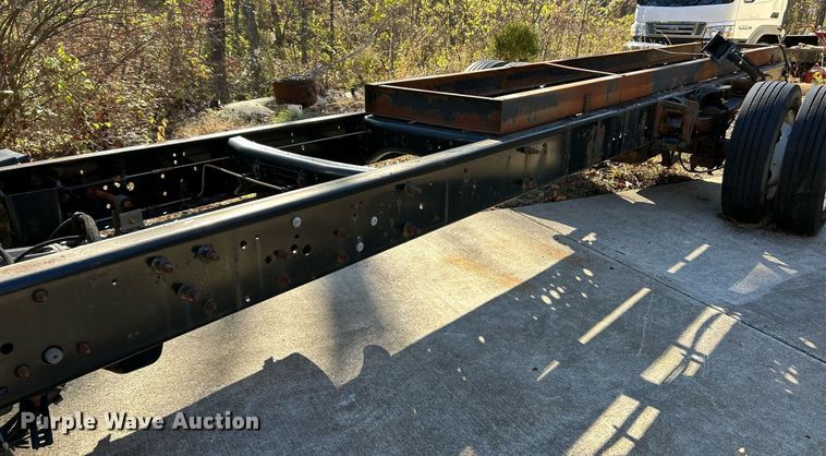 image for item NE9640 2007 Ford LCF  truck cab and chassis