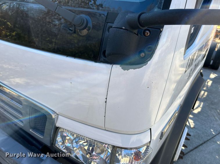 image for item NE9640 2007 Ford LCF  truck cab and chassis