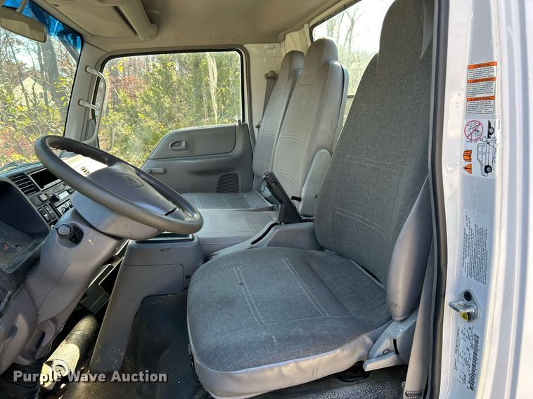 image for item NE9640 2007 Ford LCF  truck cab and chassis