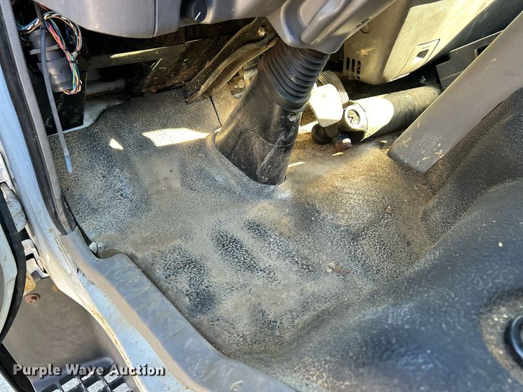 image for item NE9640 2007 Ford LCF  truck cab and chassis