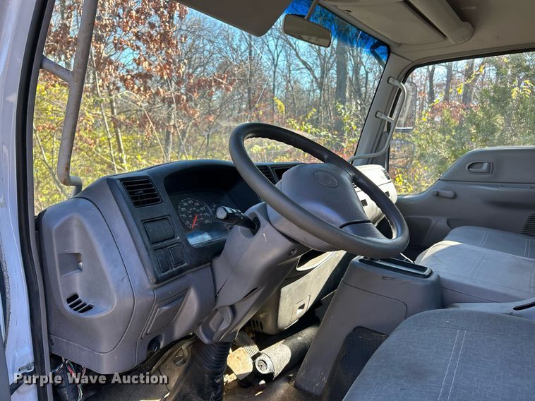 image for item NE9640 2007 Ford LCF  truck cab and chassis