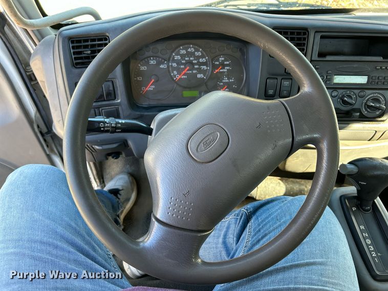 image for item NE9640 2007 Ford LCF  truck cab and chassis