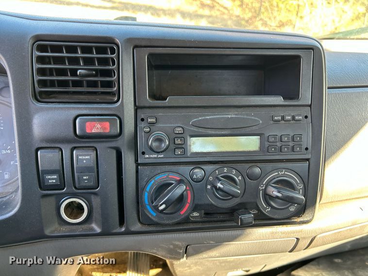 image for item NE9640 2007 Ford LCF  truck cab and chassis