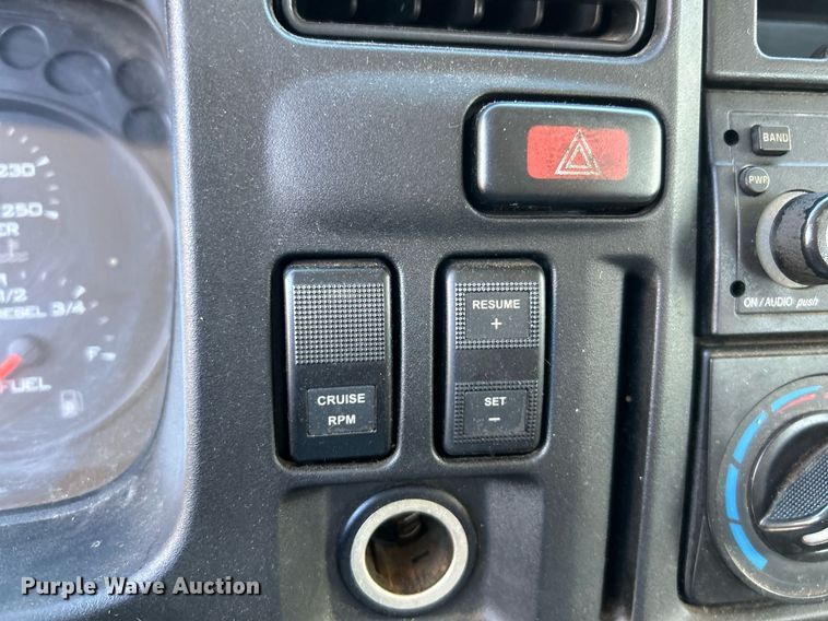 image for item NE9640 2007 Ford LCF  truck cab and chassis