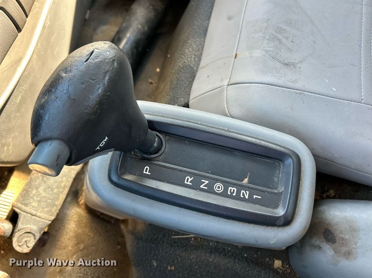 image for item NE9640 2007 Ford LCF  truck cab and chassis