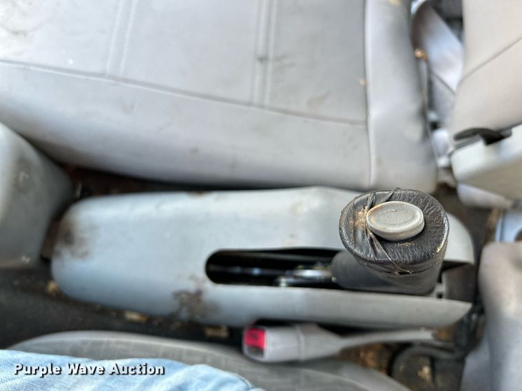 image for item NE9640 2007 Ford LCF  truck cab and chassis