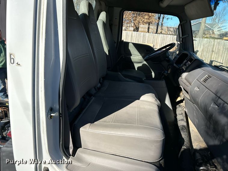 image for item NE9640 2007 Ford LCF  truck cab and chassis