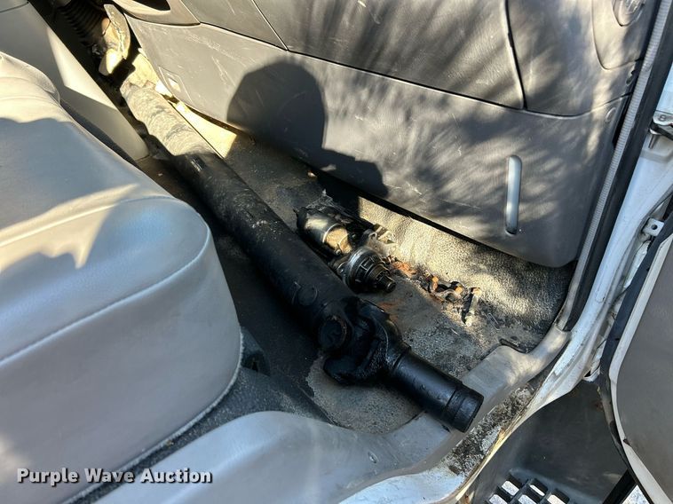 image for item NE9640 2007 Ford LCF  truck cab and chassis