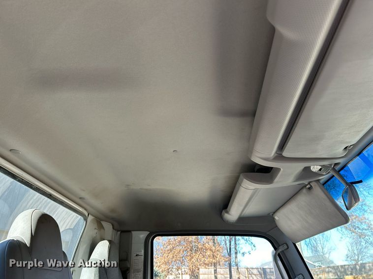 image for item NE9640 2007 Ford LCF  truck cab and chassis