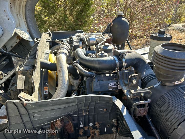 image for item NE9640 2007 Ford LCF  truck cab and chassis