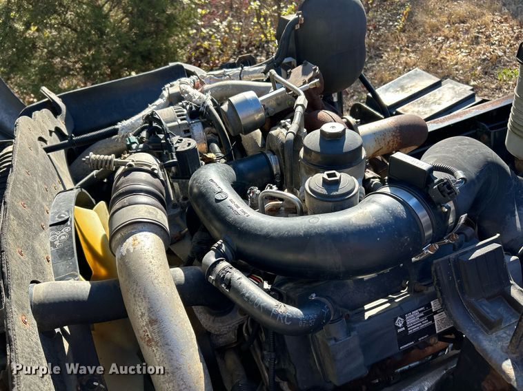 image for item NE9640 2007 Ford LCF  truck cab and chassis