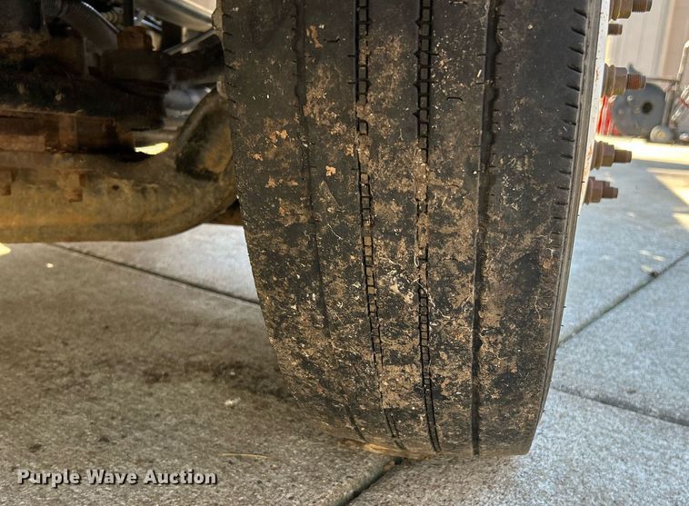 image for item NE9640 2007 Ford LCF  truck cab and chassis