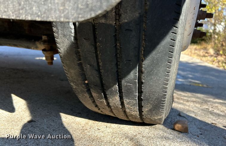 image for item NE9640 2007 Ford LCF  truck cab and chassis