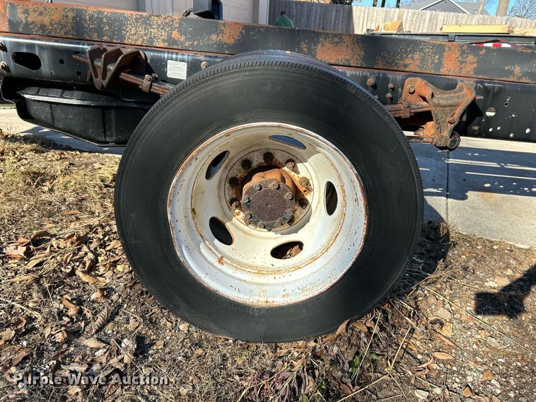 image for item NE9640 2007 Ford LCF  truck cab and chassis