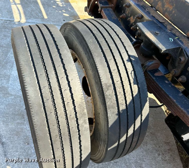 image for item NE9640 2007 Ford LCF  truck cab and chassis