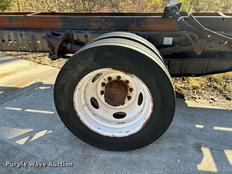 image for item NE9640 2007 Ford LCF  truck cab and chassis