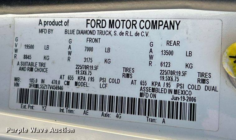 image for item NE9640 2007 Ford LCF  truck cab and chassis