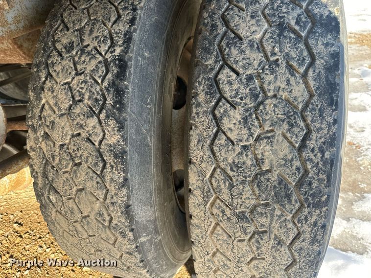 image for item NL9265 2000 Trailmobile  dry van trailer