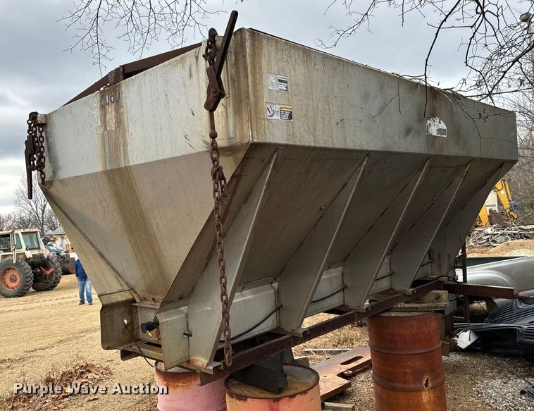 image for item NM9113 Spreader & snow plow