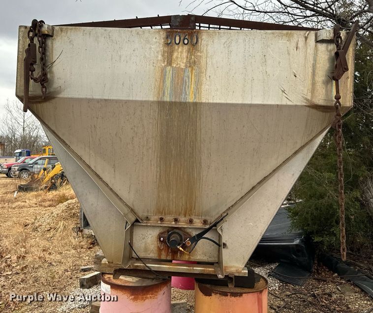 image for item NM9113 Spreader & snow plow