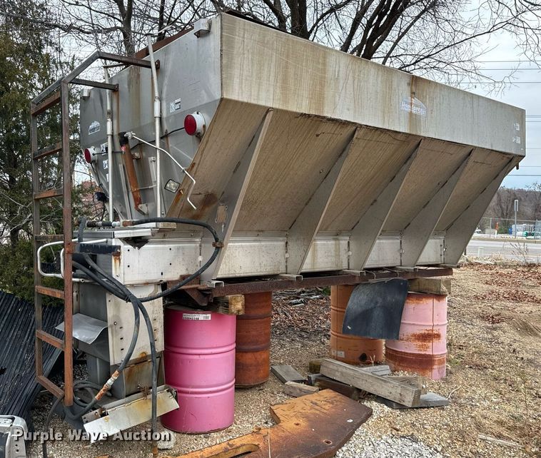 image for item NM9113 Spreader & snow plow