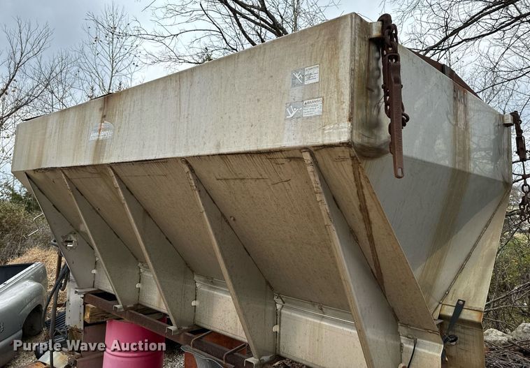 image for item NM9113 Spreader & snow plow