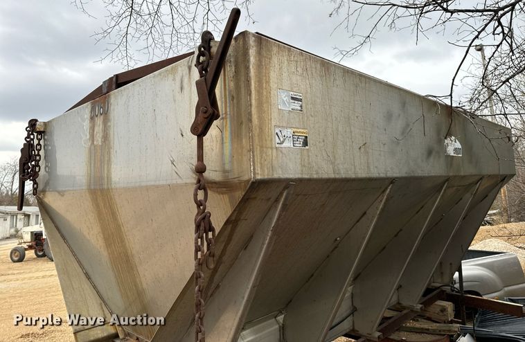 image for item NM9113 Spreader & snow plow