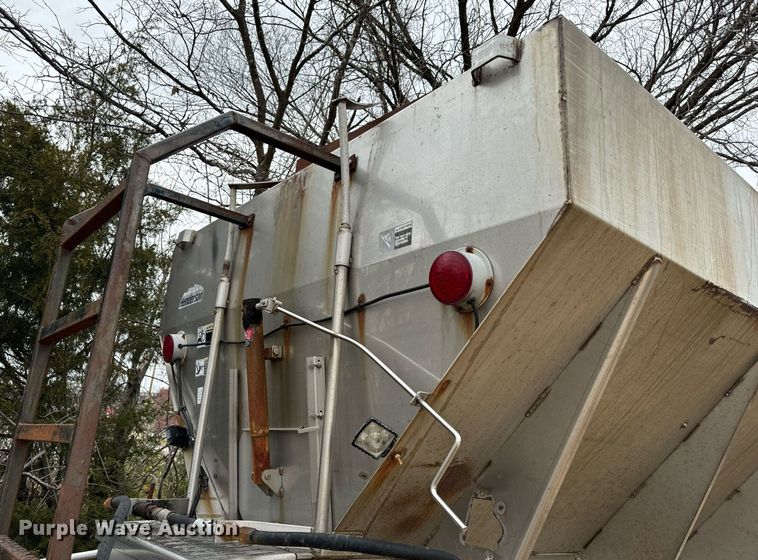 image for item NM9113 Spreader & snow plow