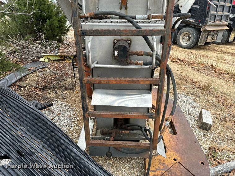 image for item NM9113 Spreader & snow plow