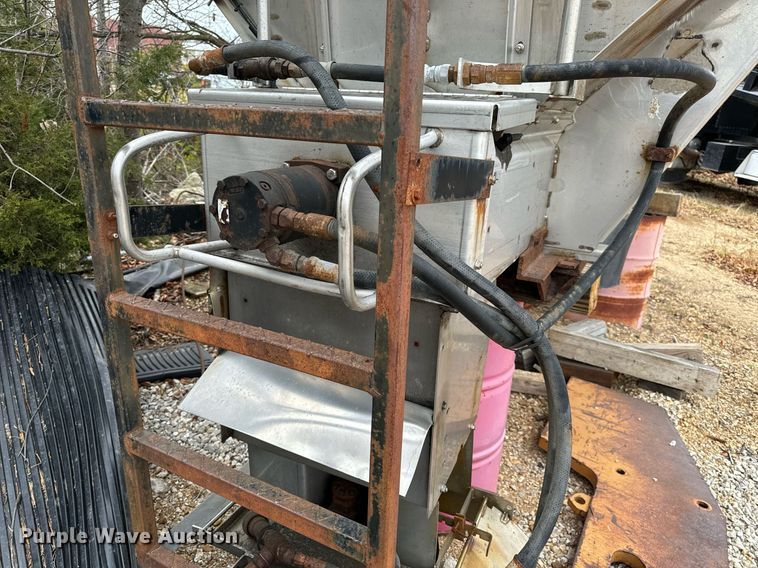 image for item NM9113 Spreader & snow plow