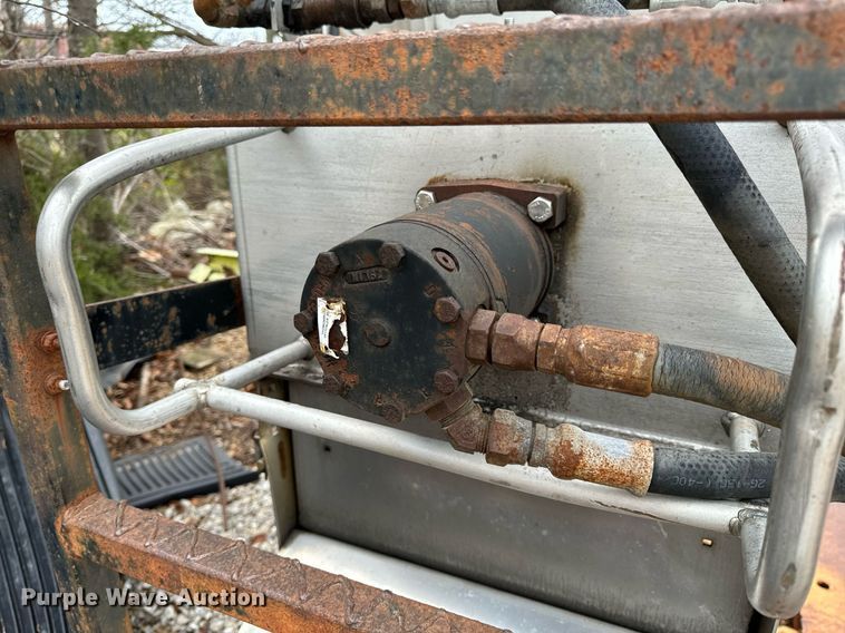 image for item NM9113 Spreader & snow plow