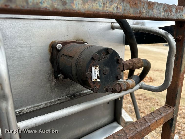 image for item NM9113 Spreader & snow plow