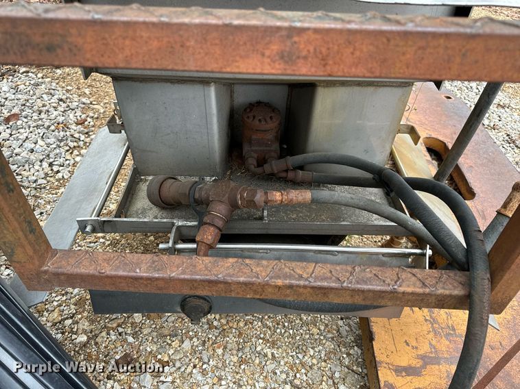 image for item NM9113 Spreader & snow plow