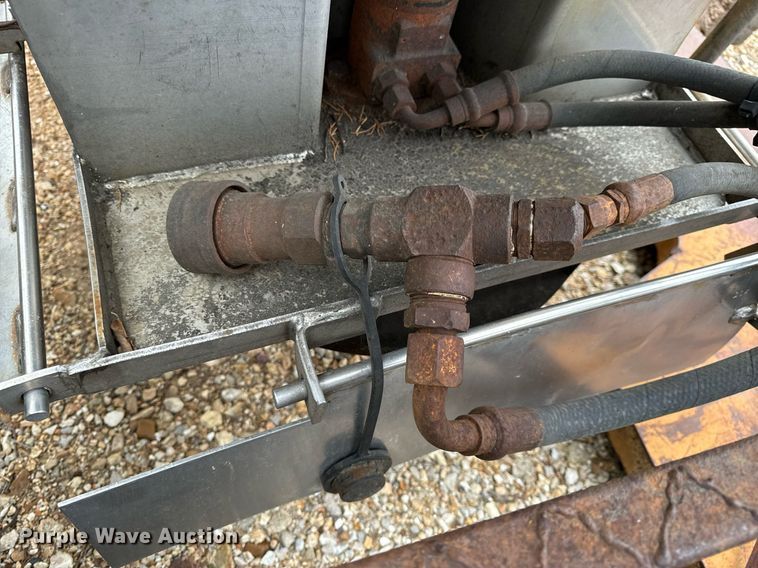 image for item NM9113 Spreader & snow plow