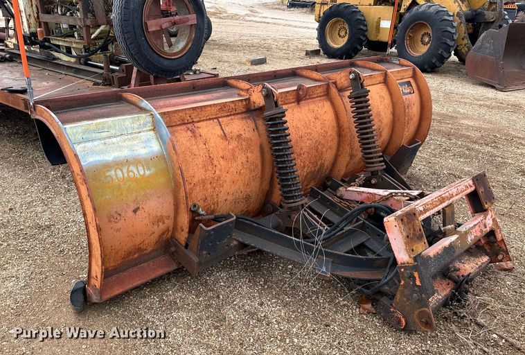 image for item NM9113 Spreader & snow plow