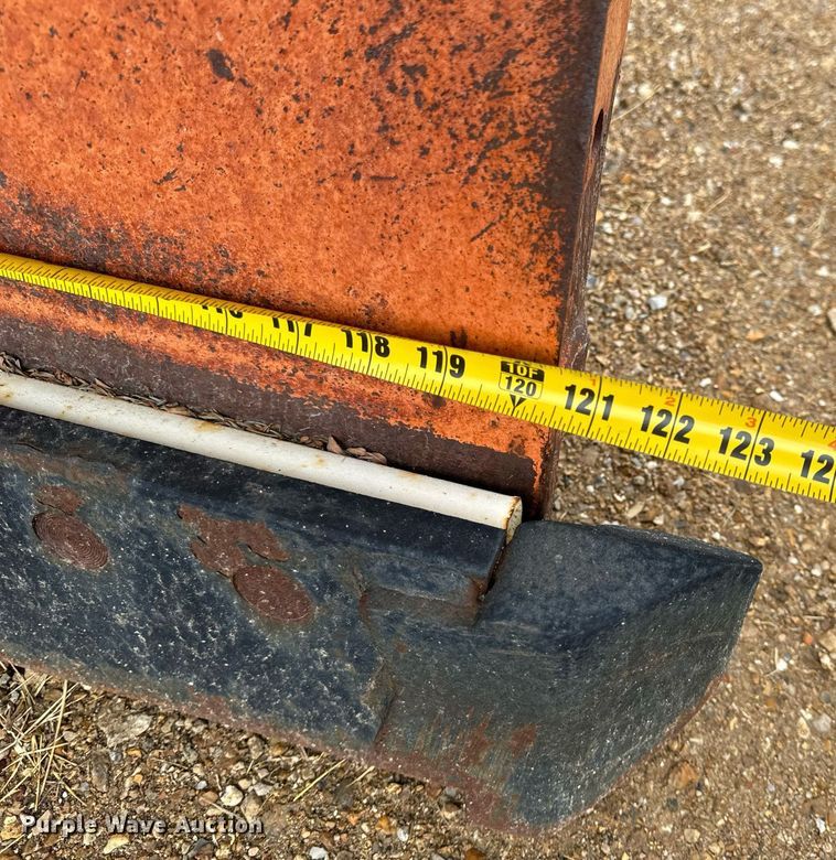 image for item NM9113 Spreader & snow plow