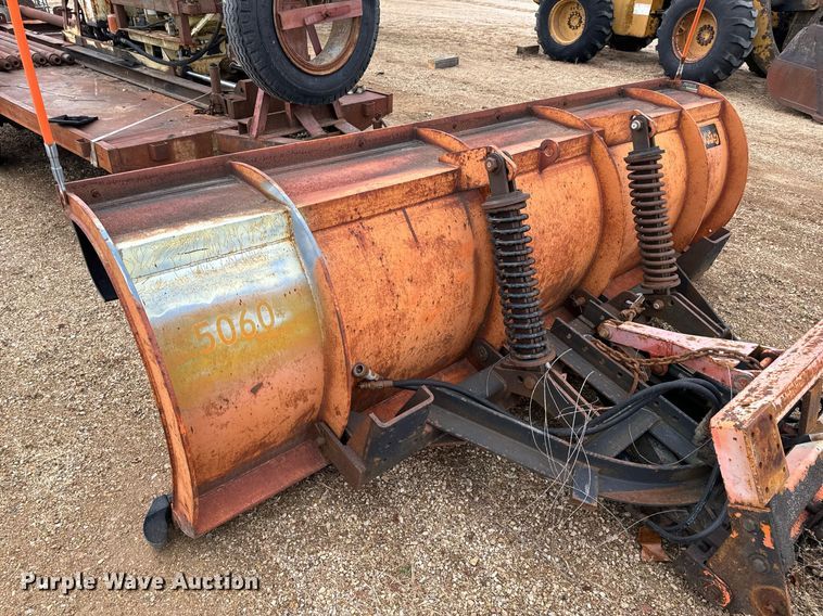 image for item NM9113 Spreader & snow plow