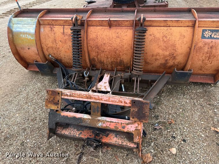 image for item NM9113 Spreader & snow plow