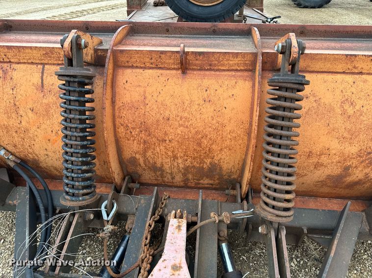 image for item NM9113 Spreader & snow plow